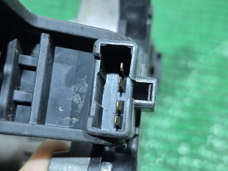 Recambio de motor limpia trasero para kia carens iv 1.7 crdi referencia OEM IAM   