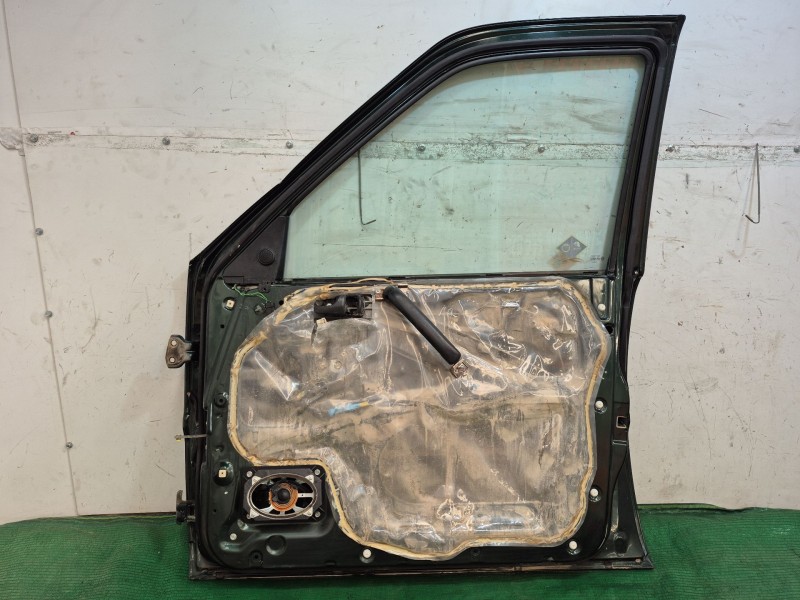 Recambio de puerta delantera derecha para nissan terrano/terrano.ii (r20) elegance referencia OEM IAM    Recambio de puerta delantera derecha para nissan terrano/terrano.ii (r20) elegance referencia OEM IAM