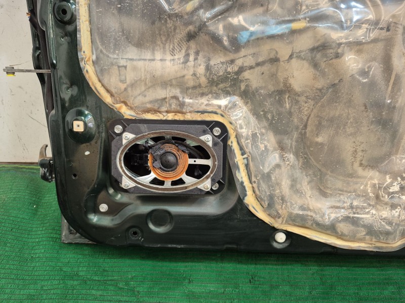 Recambio de puerta delantera derecha para nissan terrano/terrano.ii (r20) elegance referencia OEM IAM    Recambio de puerta delantera derecha para nissan terrano/terrano.ii (r20) elegance referencia OEM IAM
