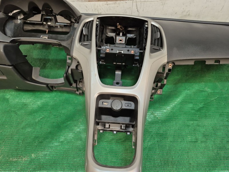 Recambio de salpicadero para opel astra j (p10) 1.7 cdti (68) referencia OEM IAM   