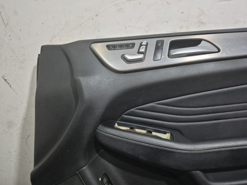 Recambio de guarnecido puerta delantera derecha para mercedes-benz clase m (w166) referencia OEM IAM   