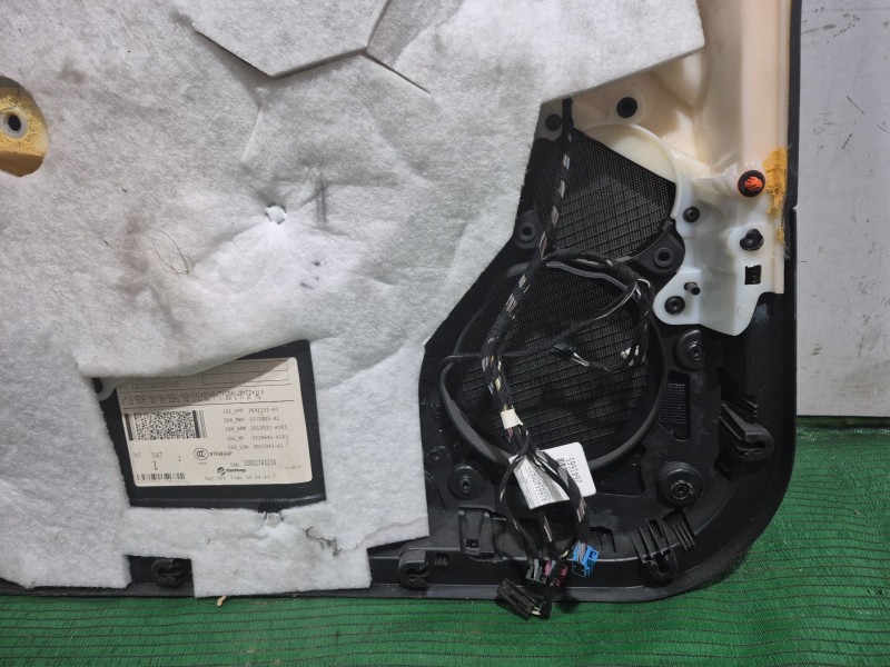 Recambio de guarnecido puerta delantera derecha para mercedes-benz clase m (w166) referencia OEM IAM   