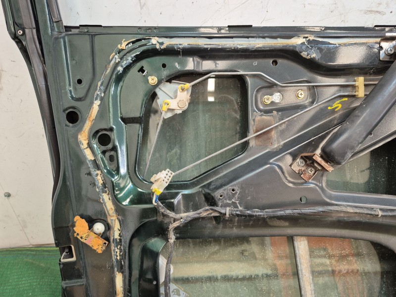 Recambio de puerta delantera izquierda para nissan terrano/terrano.ii (r20) elegance referencia OEM IAM    Recambio de puerta delantera izquierda para nissan terrano/terrano.ii (r20) elegance referencia OEM IAM