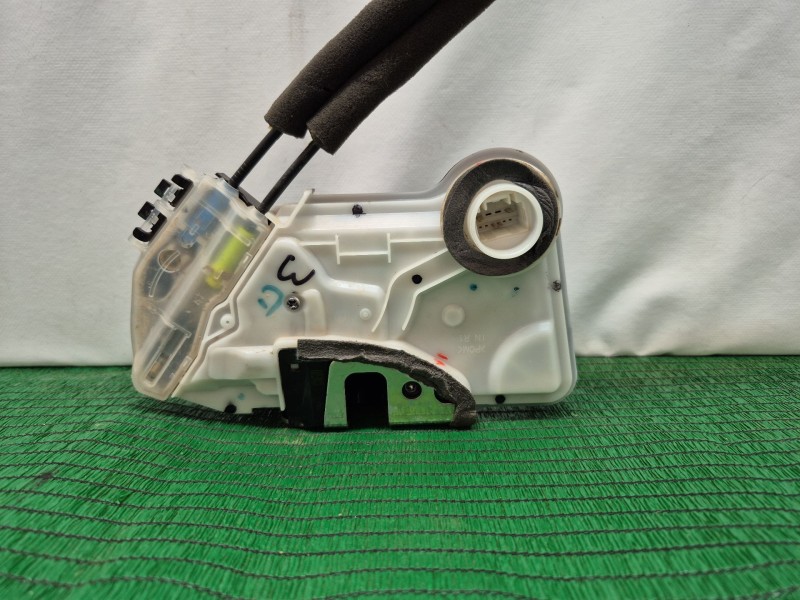 Recambio de cerradura puerta delantera derecha para toyota c-hr (_x1_) 1.8 hybrid (zyx10_, zyx11_) referencia OEM IAM   