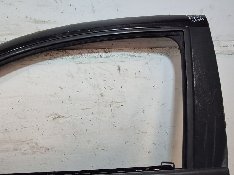 Recambio de puerta delantera izquierda para renault clio iii 1.2 16v referencia OEM IAM   