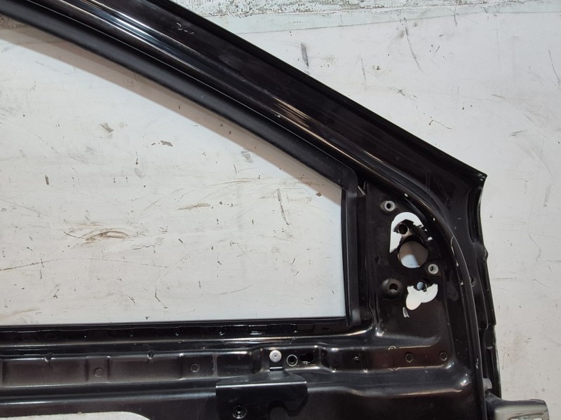 Recambio de puerta delantera izquierda para renault clio iii 1.2 16v referencia OEM IAM   