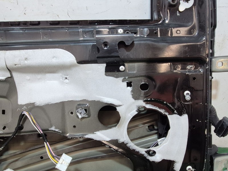 Recambio de puerta delantera izquierda para renault clio iii 1.2 16v referencia OEM IAM   