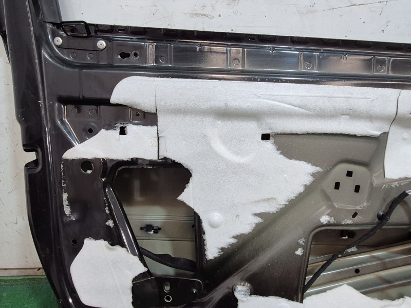 Recambio de puerta delantera izquierda para renault clio iii 1.2 16v referencia OEM IAM   