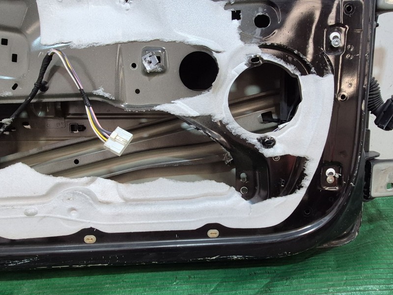 Recambio de puerta delantera izquierda para renault clio iii 1.2 16v referencia OEM IAM   