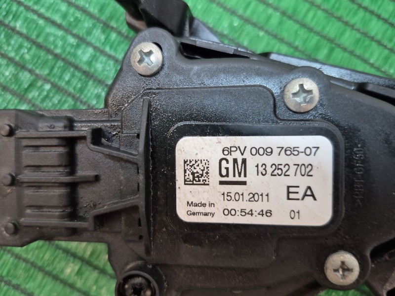 opel astra j (p10) del año 2011