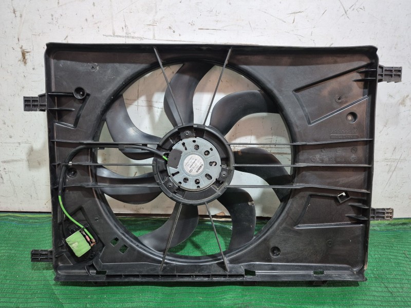 Recambio de electroventilador para opel astra j (p10) 1.7 cdti (68) referencia OEM IAM 0130308404 0130308404 52430295
