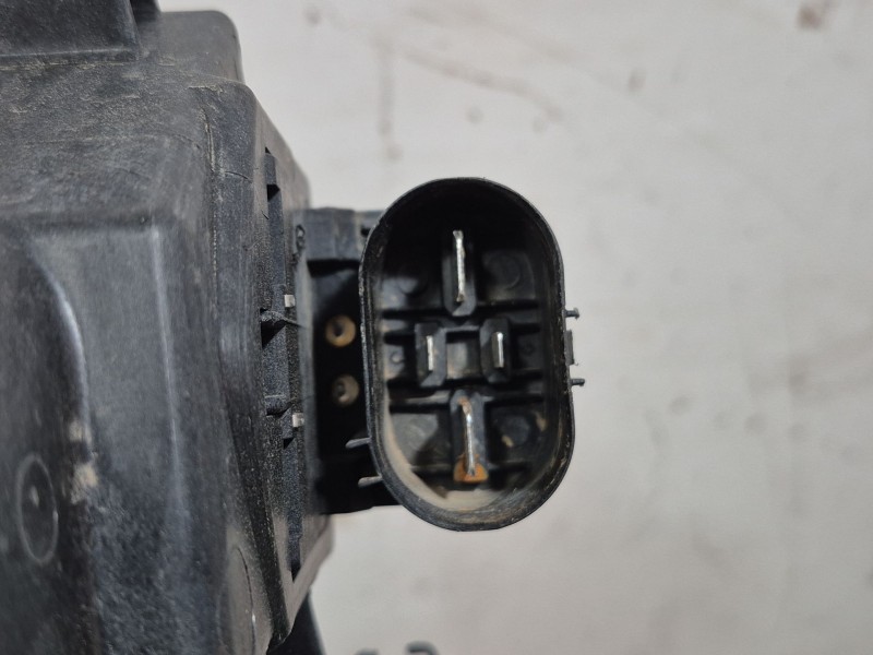 Recambio de electroventilador para opel astra j (p10) 1.7 cdti (68) referencia OEM IAM 0130308404 0130308404 52430295