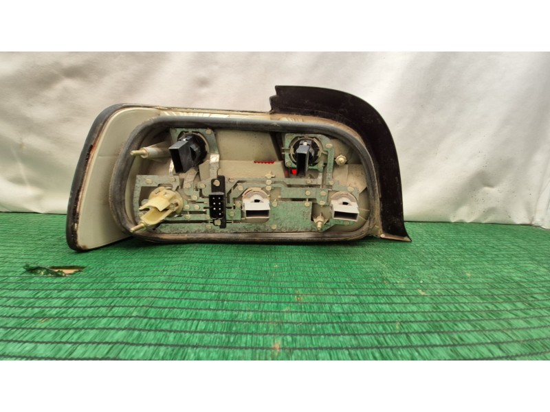 Recambio de piloto trasero derecho para bmw 3 coupé (e36) 318 is referencia OEM IAM   