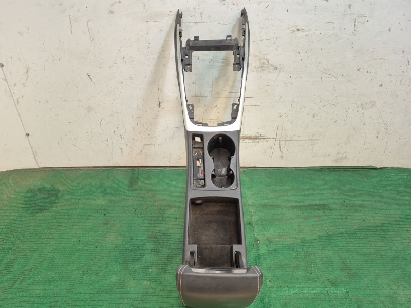 Recambio de consola central trasera para audi s5 cabriolet (8f7) referencia OEM IAM 8K0864981D 8K0864981D 0000240031