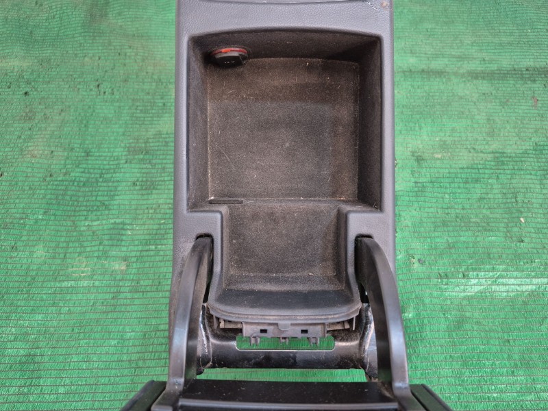 Recambio de consola central trasera para audi s5 cabriolet (8f7) referencia OEM IAM 8K0864981D 8K0864981D 0000240031