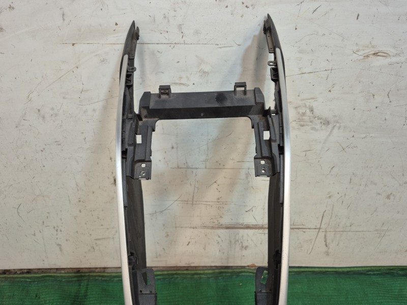 Recambio de consola central trasera para audi s5 cabriolet (8f7) referencia OEM IAM 8K0864981D 8K0864981D 0000240031