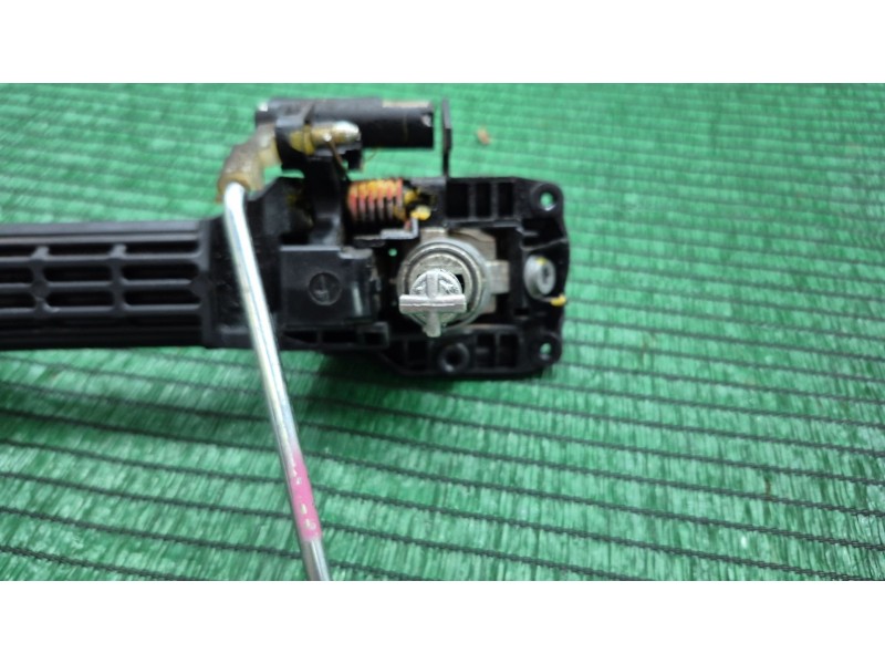 Recambio de maneta interior delantera derecha para toyota yaris (_p13_) 1.4 d (nlp130_) referencia OEM IAM   