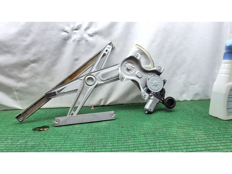 Recambio de elevalunas delantero derecho para toyota yaris (_p13_) 1.4 d (nlp130_) referencia OEM IAM 857100D100 857100D100 8571