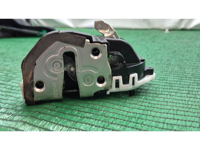 Recambio de cerradura puerta trasera derecha para toyota yaris (_p13_) 1.4 d (nlp130_) referencia OEM IAM   