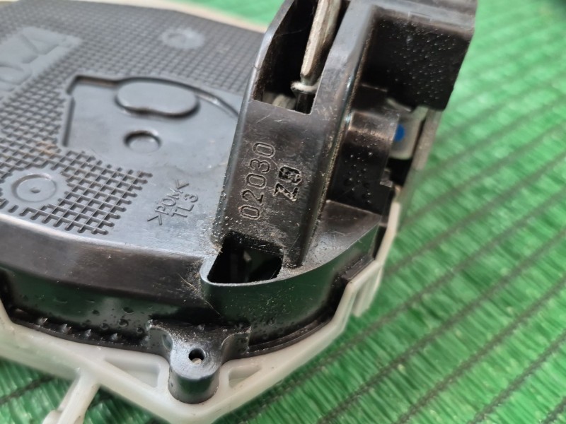 Recambio de cerradura puerta trasera izquierda para toyota yaris (_p13_) 1.4 d (nlp130_) referencia OEM IAM   