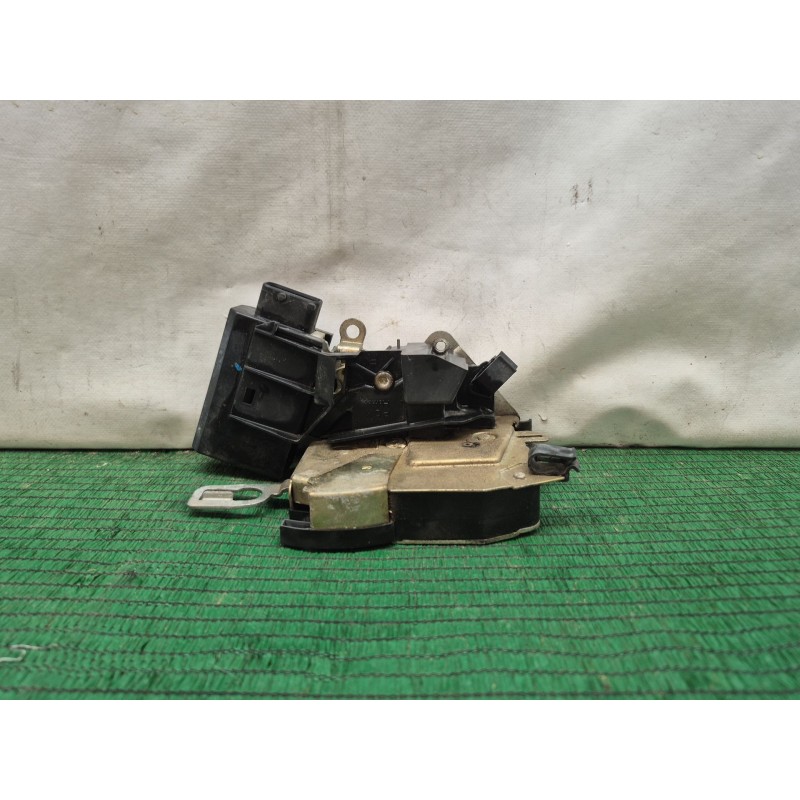 Recambio de cerradura puerta delantera derecha para bmw serie 3 compacto (e36) 316i referencia OEM IAM   