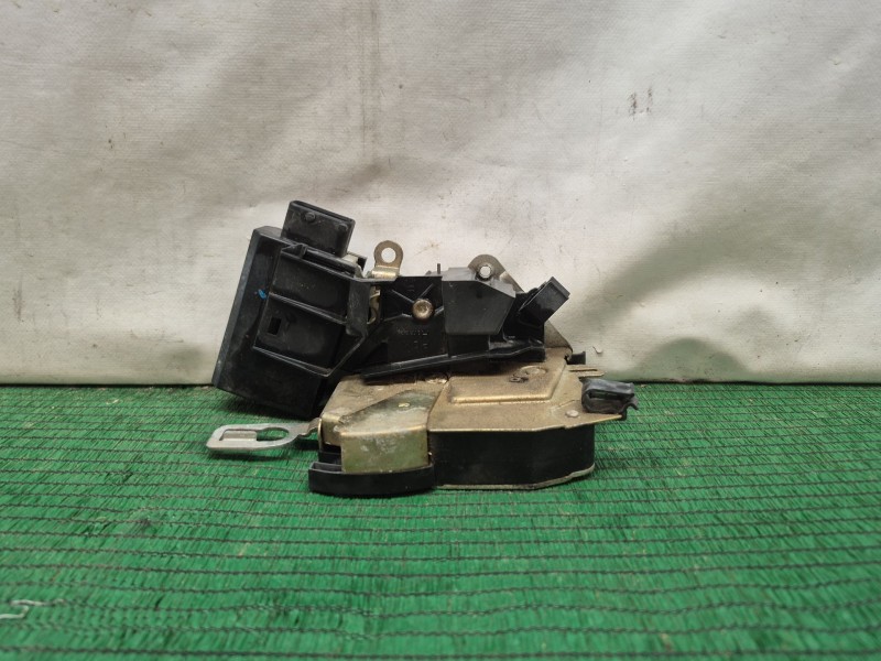 Recambio de cerradura puerta delantera derecha para bmw serie 3 compacto (e36) 316i referencia OEM IAM   