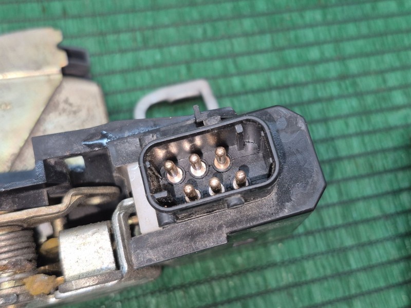 Recambio de cerradura puerta delantera derecha para bmw serie 3 compacto (e36) 316i referencia OEM IAM   