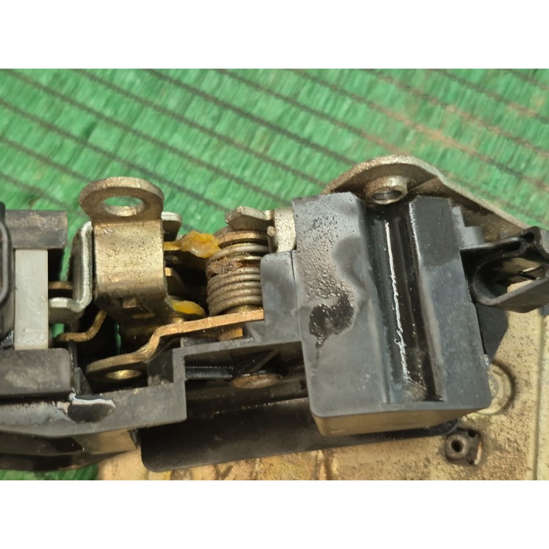 Recambio de cerradura puerta delantera derecha para bmw serie 3 compacto (e36) 316i referencia OEM IAM   