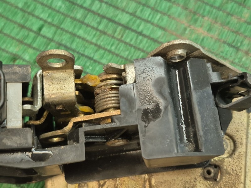 Recambio de cerradura puerta delantera derecha para bmw serie 3 compacto (e36) 316i referencia OEM IAM   