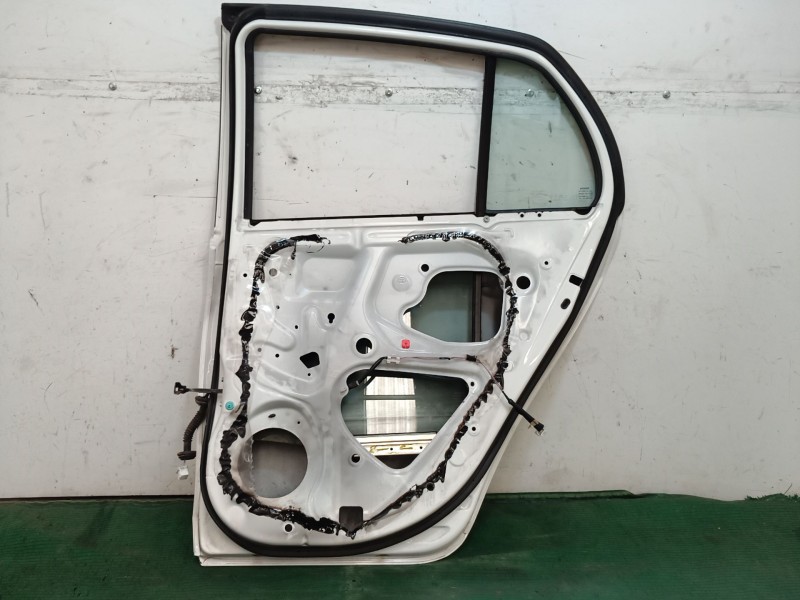 Recambio de puerta trasera derecha para toyota yaris (_p13_) 1.4 d (nlp130_) referencia OEM IAM   