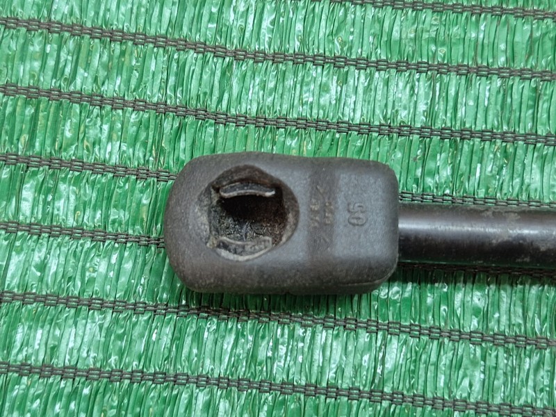 Recambio de amortiguadores capo para opel insignia sports tourer cosmo referencia OEM IAM   