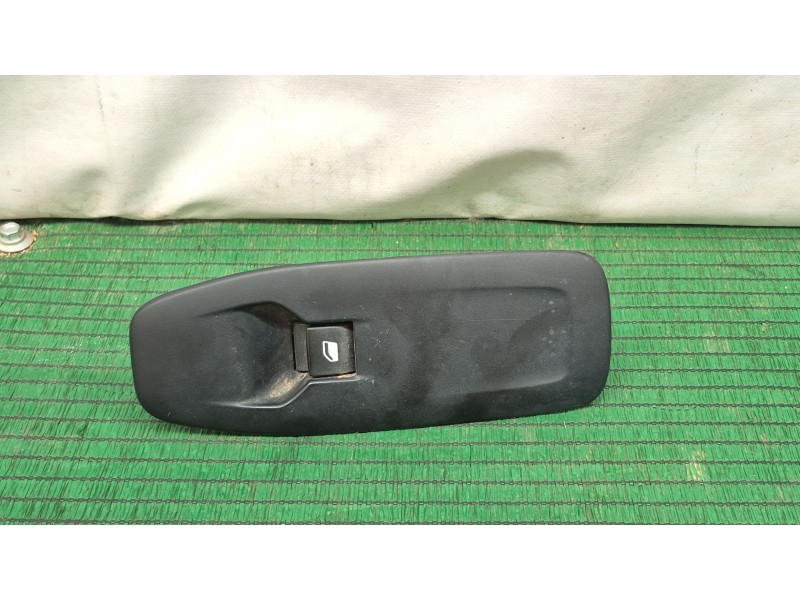Recambio de mando elevalunas delantero derecho para peugeot 208 active referencia OEM IAM E31436 E31436 E31436