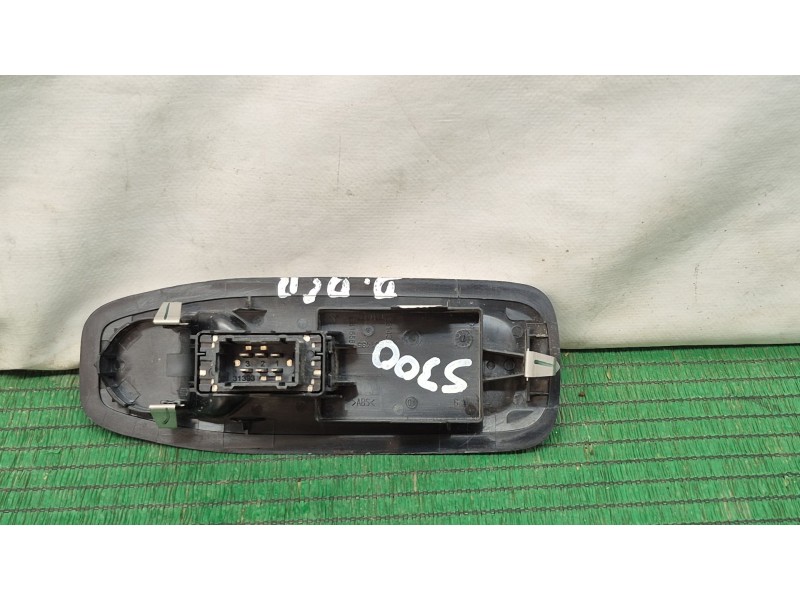 Recambio de mando elevalunas delantero derecho para peugeot 208 active referencia OEM IAM E31436 E31436 E31436