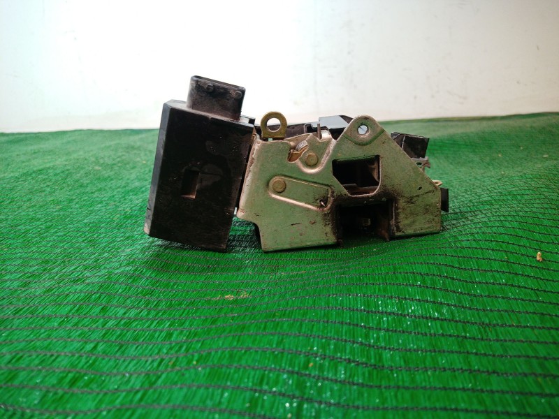 Recambio de cerradura puerta delantera izquierda para bmw serie 3 compacto (e36) 316i referencia OEM IAM   