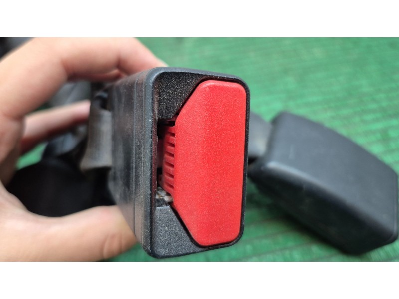 Recambio de cinturon seguridad trasero izquierdo para peugeot 208 active referencia OEM IAM   