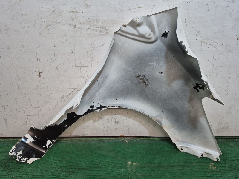 Recambio de aleta delantera izquierda para toyota yaris (_p13_) 1.4 d (nlp130_) referencia OEM IAM   