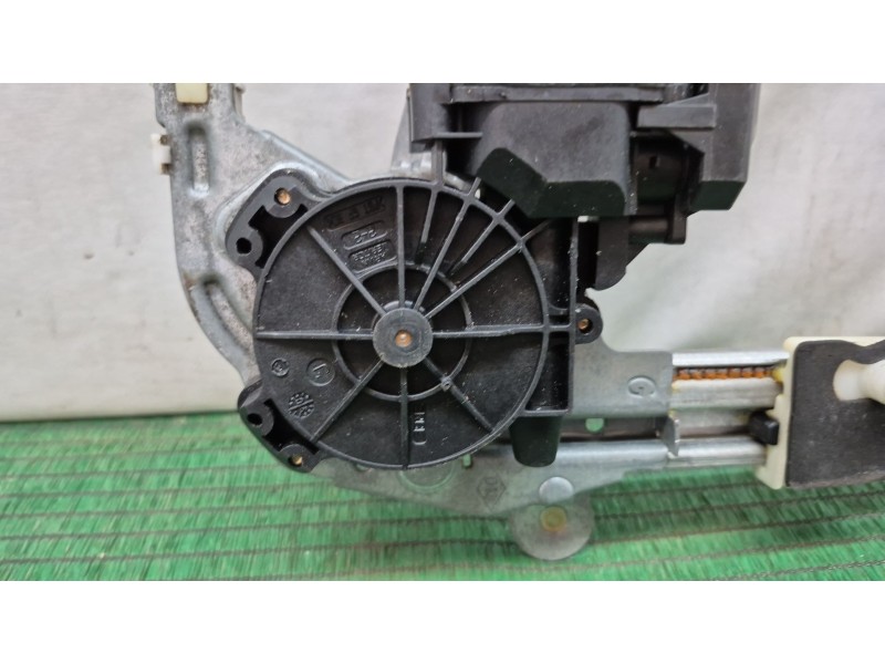 Recambio de elevalunas trasero izquierdo para renault laguna ii (bg0) authentique referencia OEM IAM 8200305720 8200305720 82003
