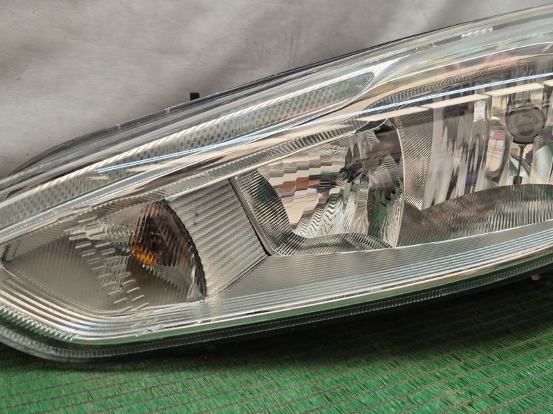 Recambio de faro izquierdo para ford focus iii 1.0 ecoboost referencia OEM IAM   