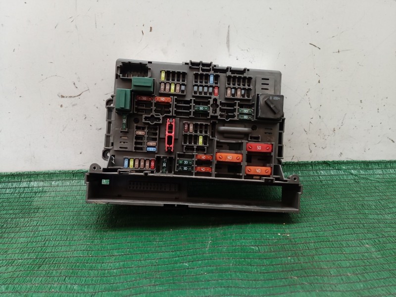 Recambio de caja reles / fusibles para bmw 1 (e87) 118 d referencia OEM IAM 106887 106887 106887