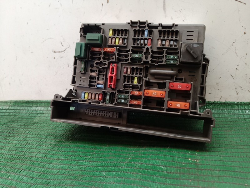 Recambio de caja reles / fusibles para bmw 1 (e87) 118 d referencia OEM IAM 106887 106887 106887