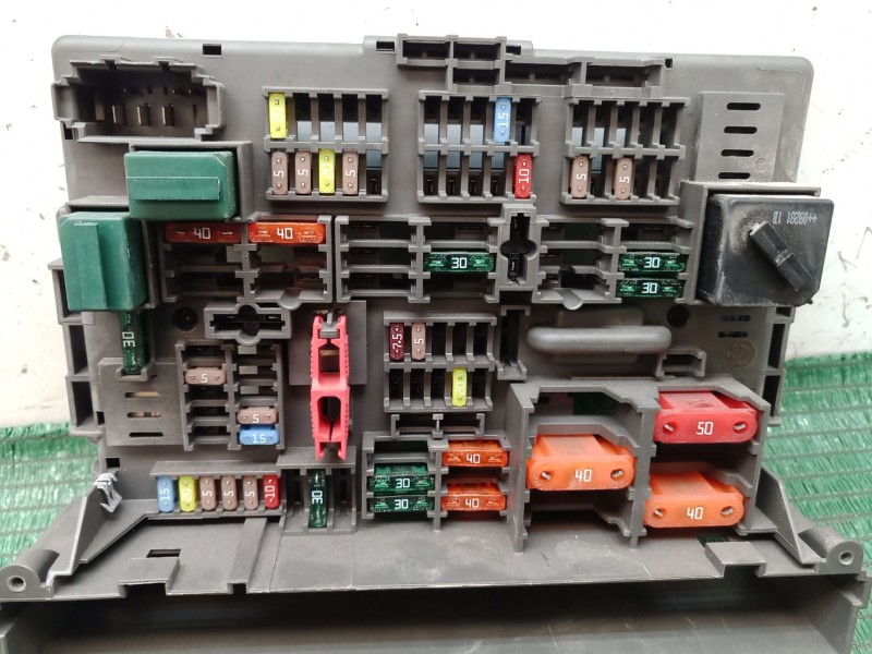 Recambio de caja reles / fusibles para bmw 1 (e87) 118 d referencia OEM IAM 106887 106887 106887