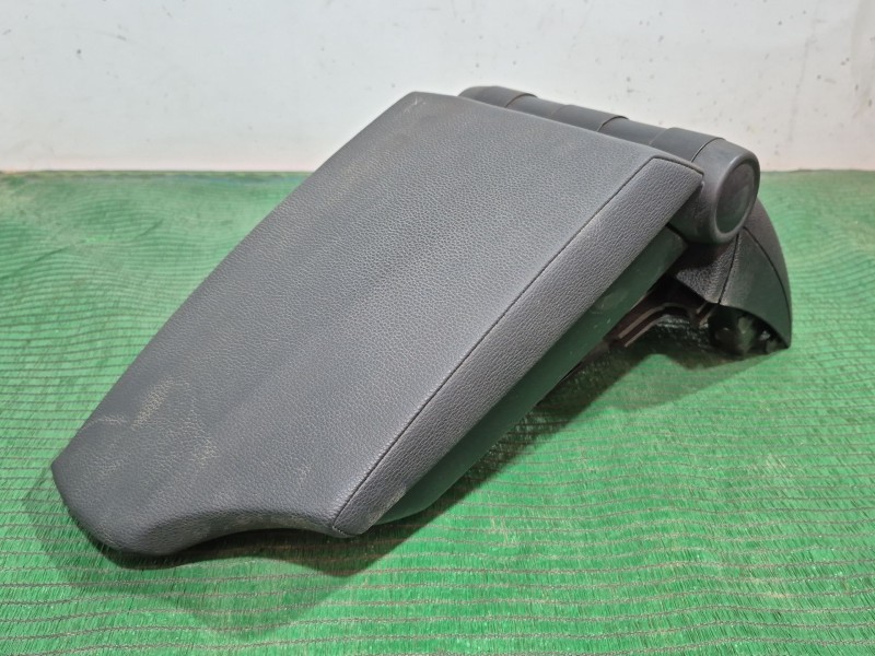 Recambio de apoyabrazos central para bmw 1 (e87) 118 d referencia OEM IAM   