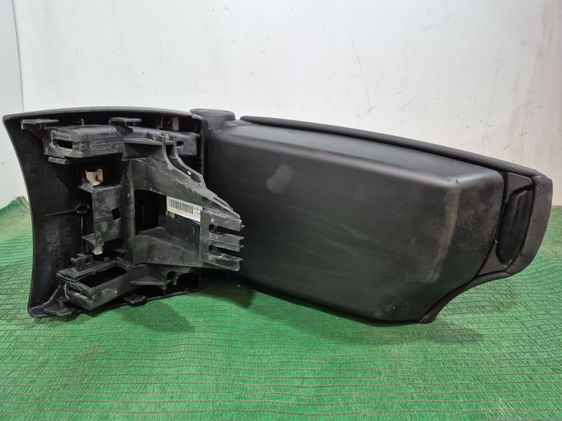 Recambio de apoyabrazos central para bmw 1 (e87) 118 d referencia OEM IAM   