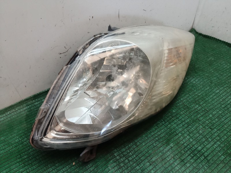 Recambio de faro derecho para toyota yaris (_p13_) 1.4 d (nlp130_) referencia OEM IAM   