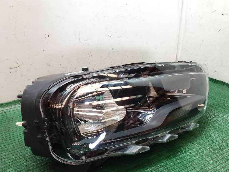 Recambio de faro derecho para citroën c4 cactus 1.2 thp 110 referencia OEM IAM   