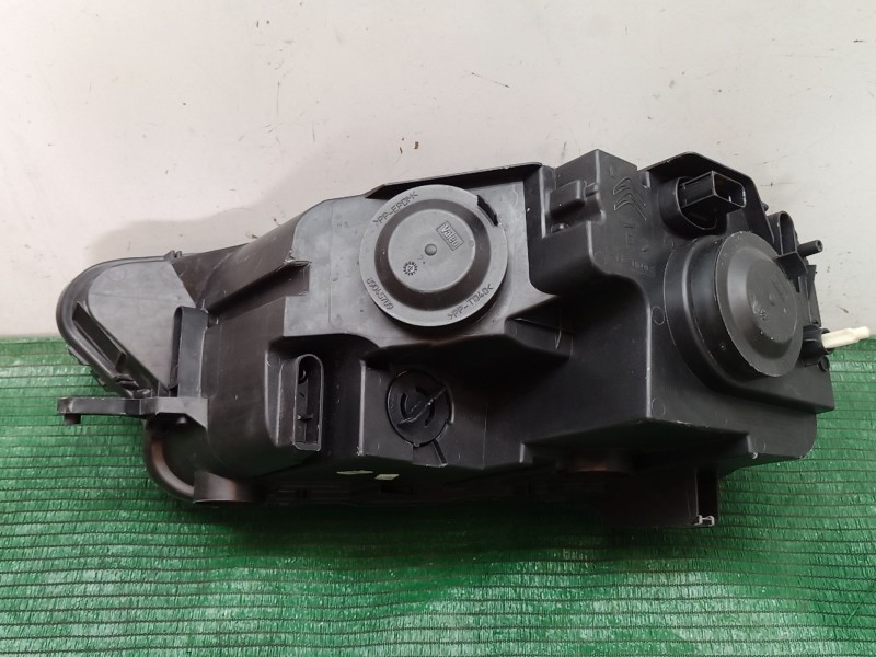 Recambio de faro derecho para citroën c4 cactus 1.2 thp 110 referencia OEM IAM   