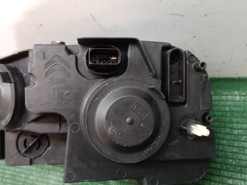 Recambio de faro derecho para citroën c4 cactus 1.2 thp 110 referencia OEM IAM   