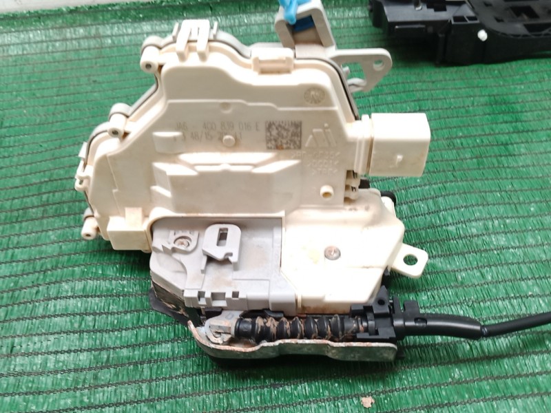 Recambio de cerradura puerta trasera derecha para audi a3 (8v1, 8vk) 1.6 tdi referencia OEM IAM   