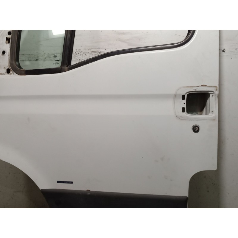 Recambio de puerta delantera izquierda para iveco daily iv furgoneta 65c15 referencia OEM IAM   