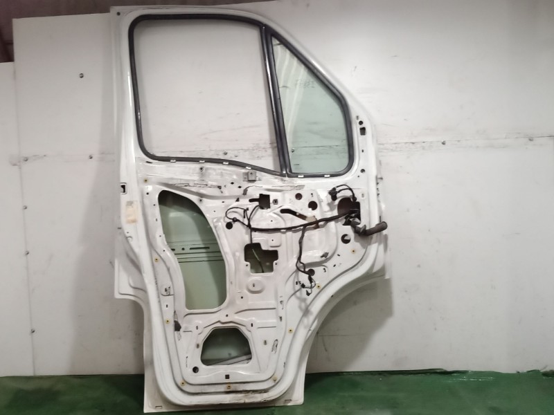 Recambio de puerta delantera izquierda para iveco daily iv furgoneta 65c15 referencia OEM IAM   